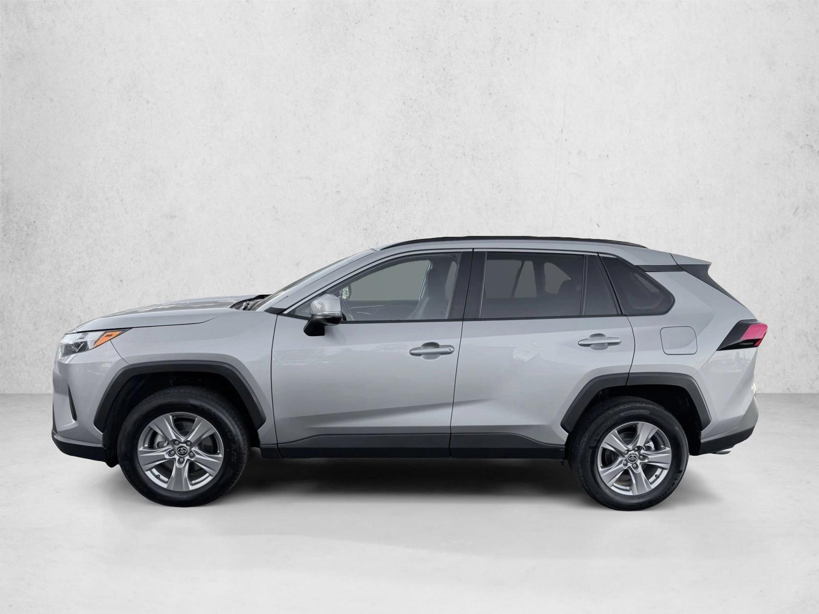 2024 Toyota RAV4 XLE photo 2