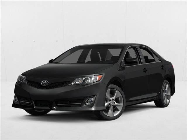 2014 Toyota Camry SE's photo