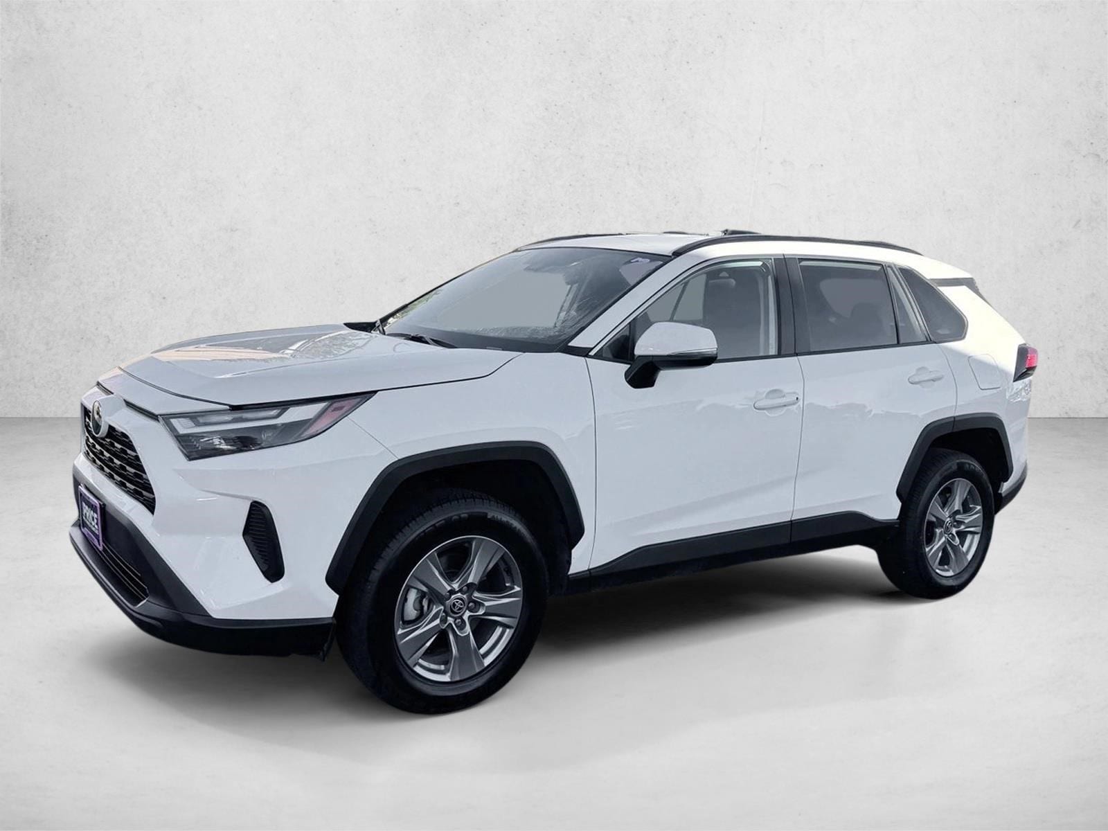 2024 Toyota RAV4 XLE's photo