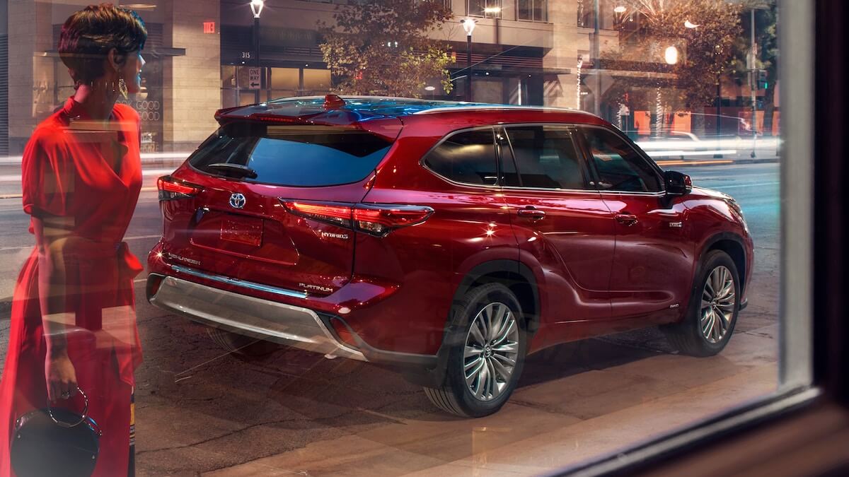 2021 Toyota Highlander Platinum Hybrid rear view