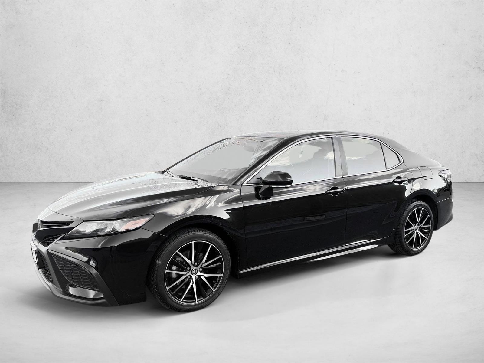 2024 Toyota Camry SE's photo