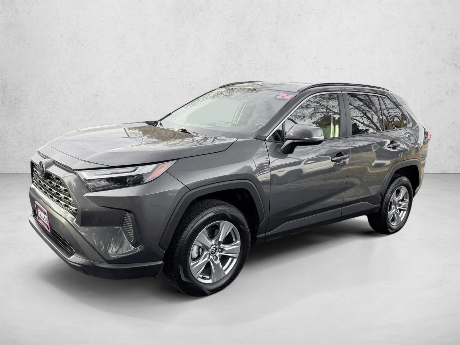 2024 Toyota RAV4 XLE's photo