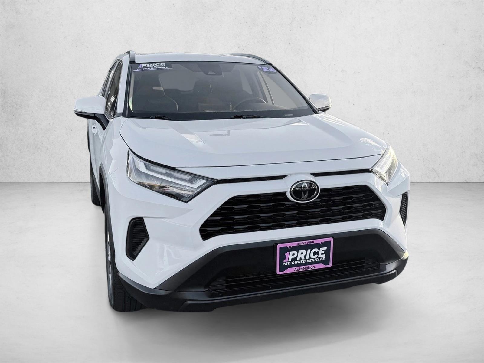 2024 Toyota RAV4 XLE photo 3