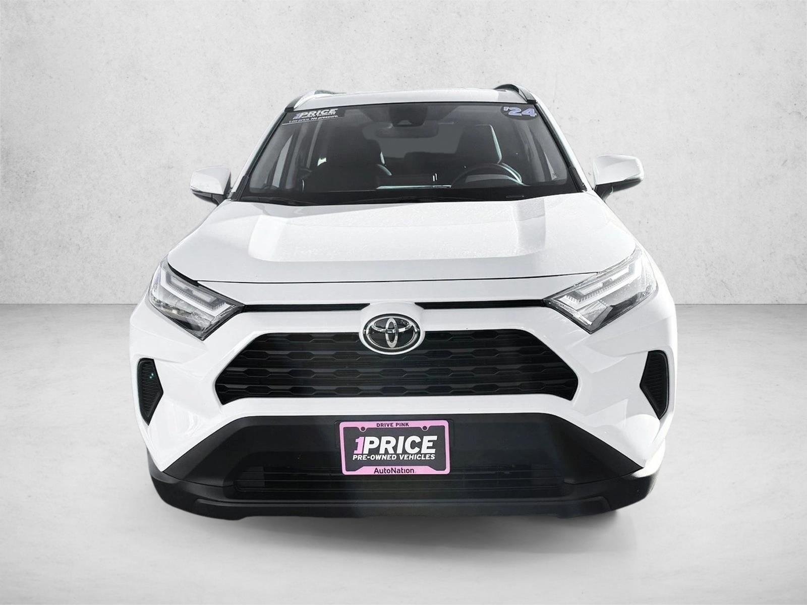 2024 Toyota RAV4 XLE photo 2