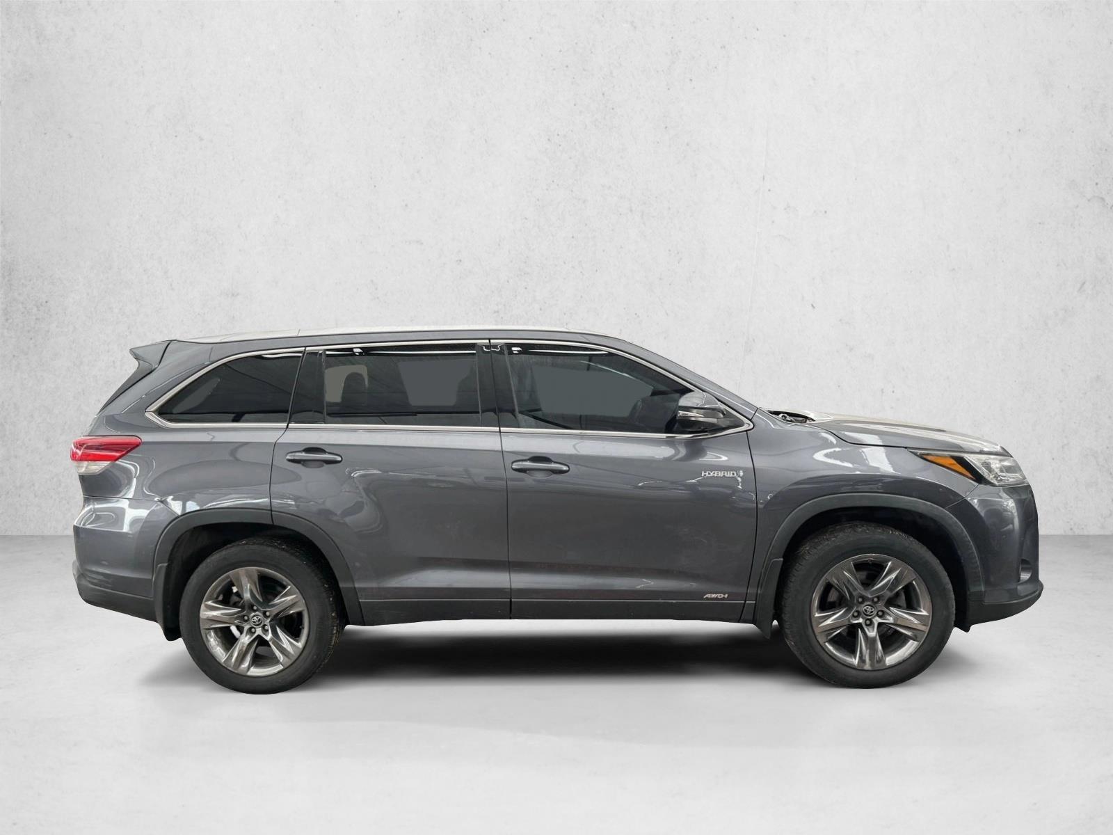 2019 Toyota Highlander Hybrid Limited Platinum photo 3