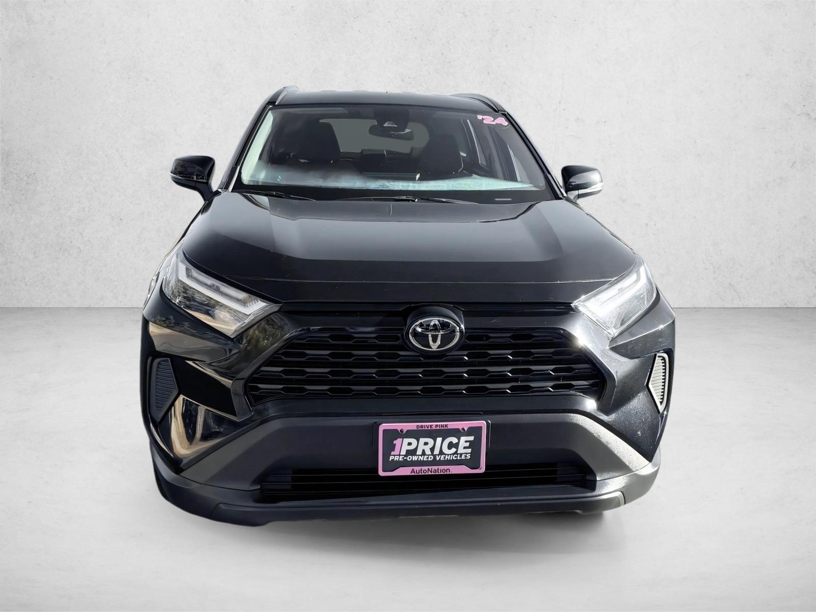 2024 Toyota RAV4 XLE photo 2