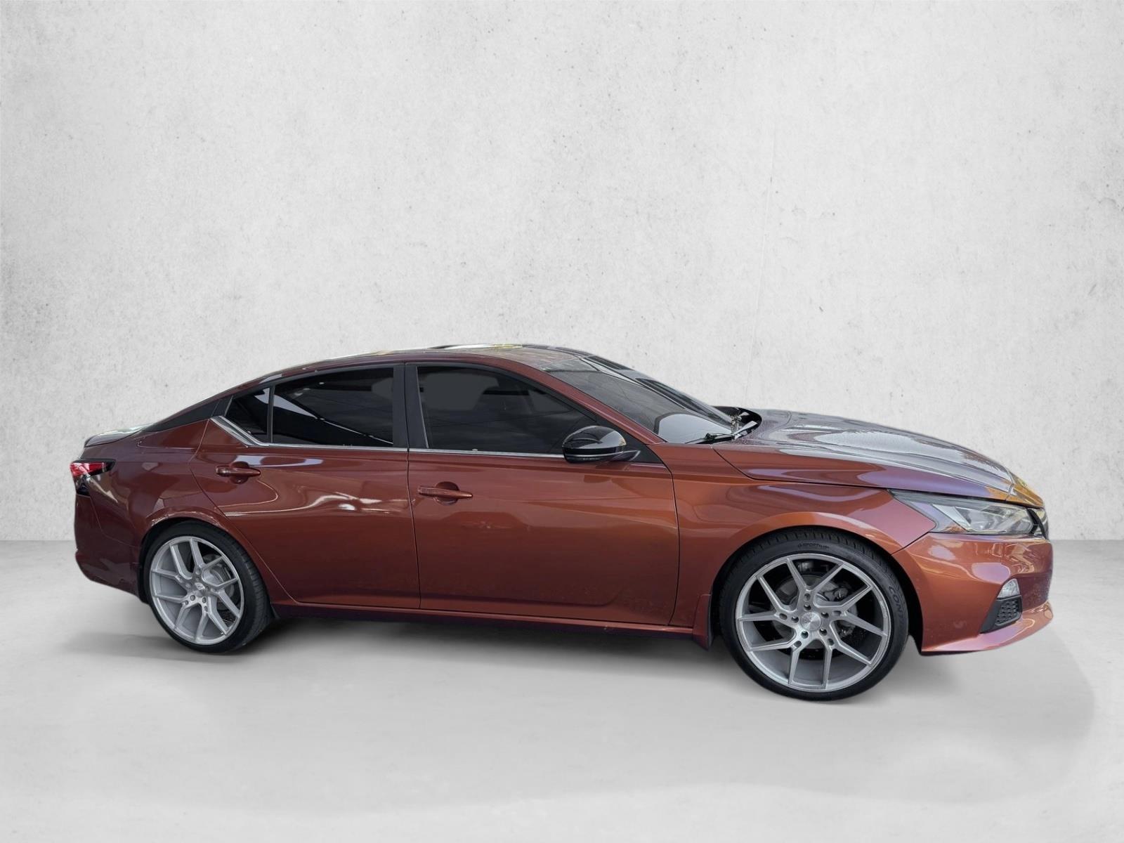 2019 Nissan Altima 2.5 SR photo 4