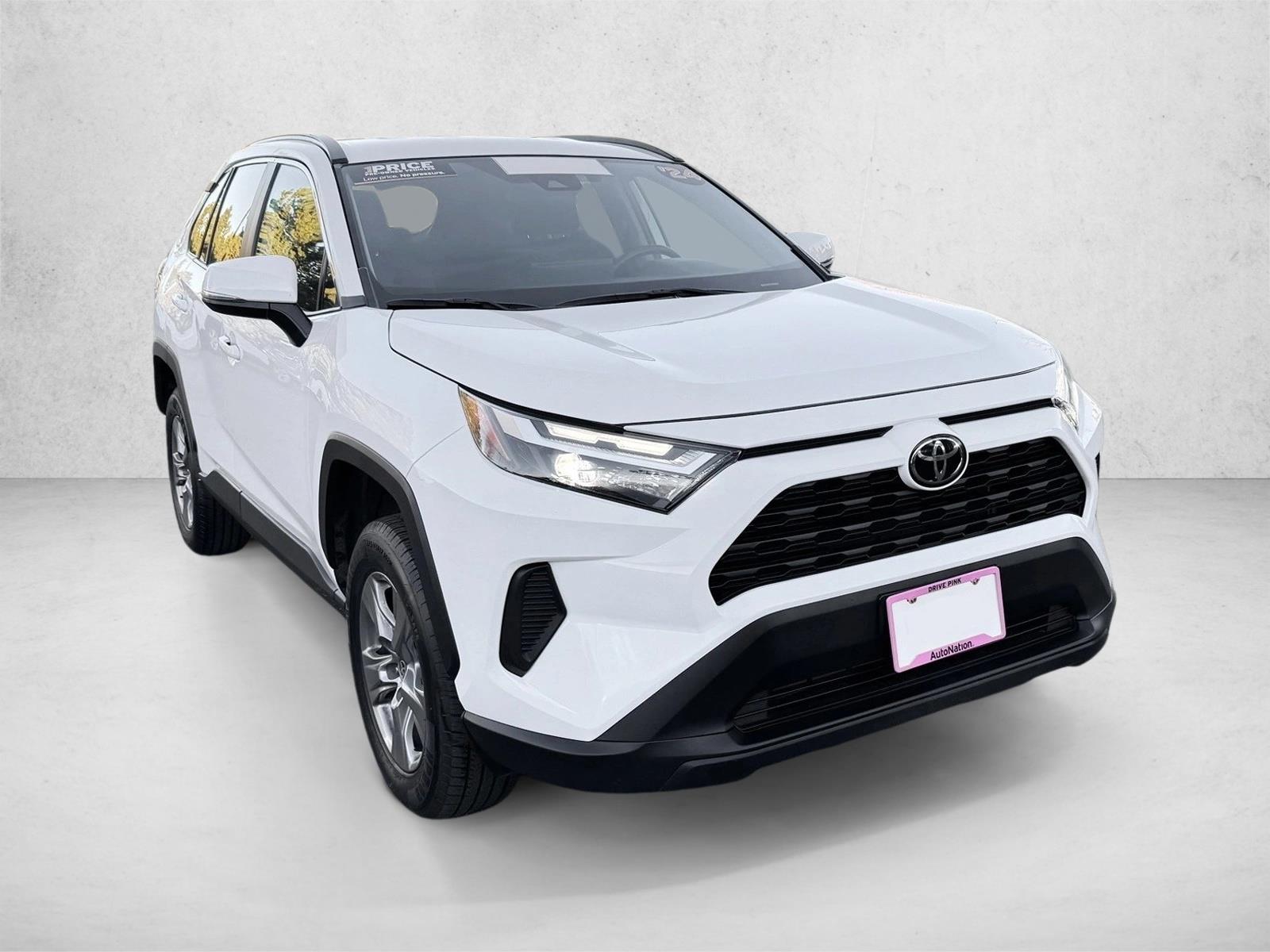2024 Toyota RAV4 XLE photo 3