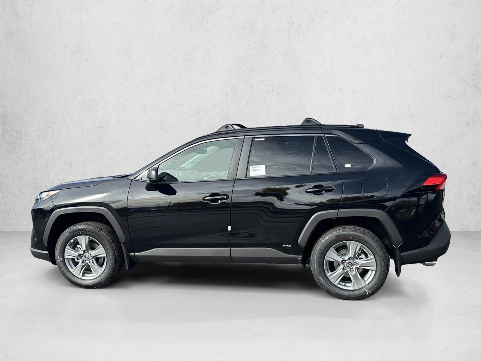 2025 Toyota RAV4 Hybrid LE photo 2