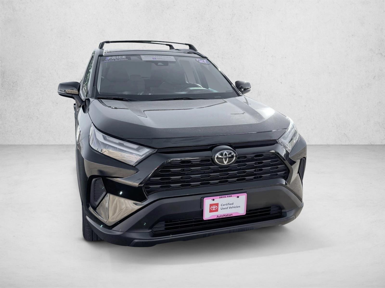 2025 Toyota RAV4 XLE photo 3