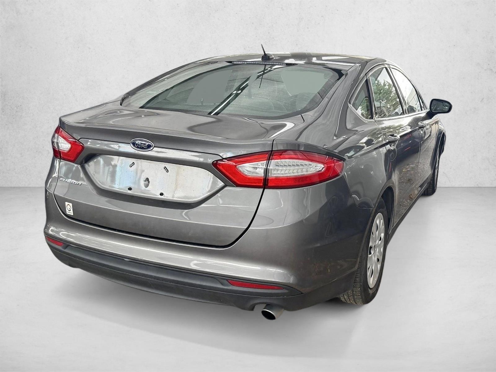 2014 Ford Fusion S photo 3
