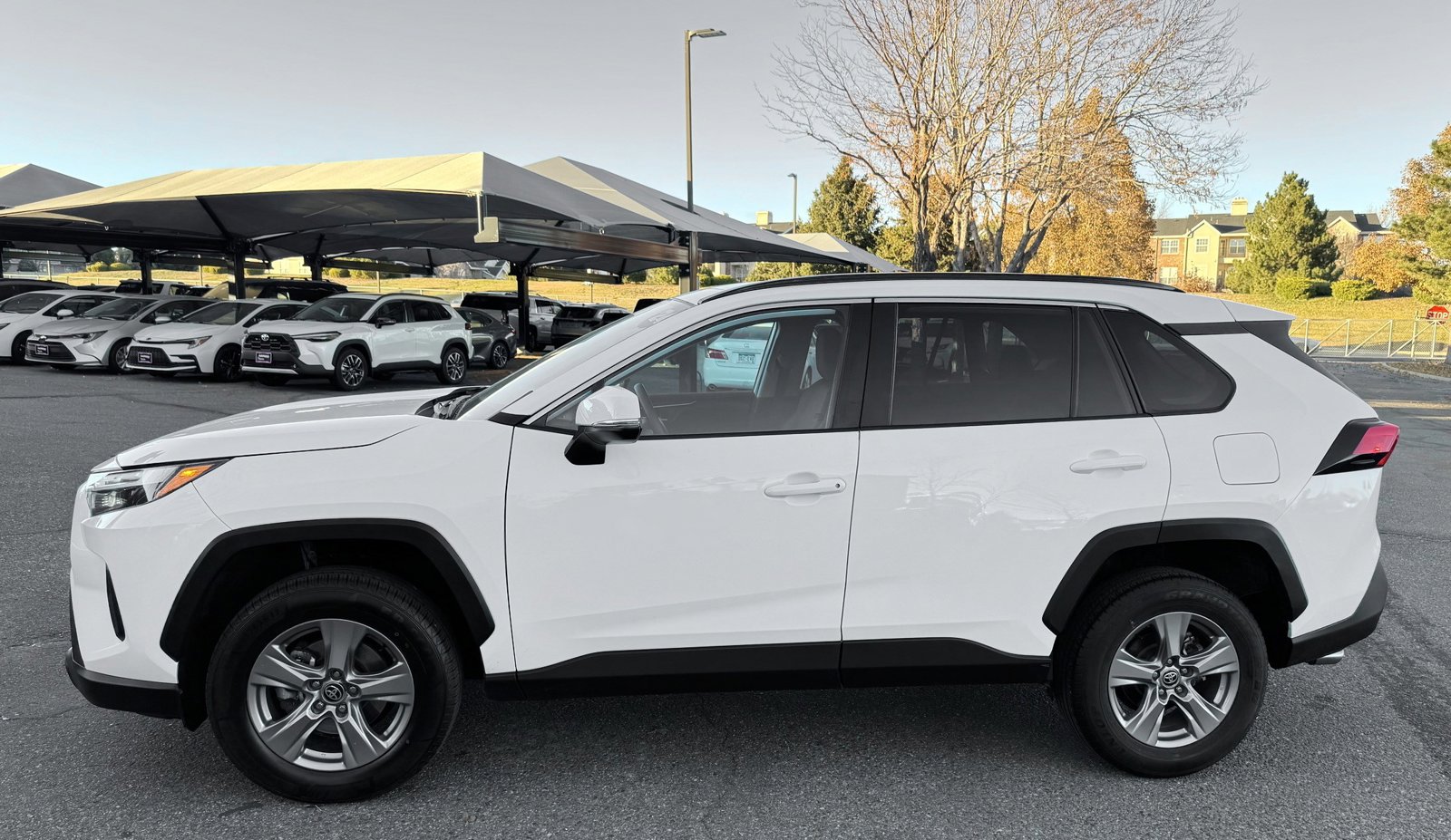 2024 Toyota RAV4 XLE photo 4