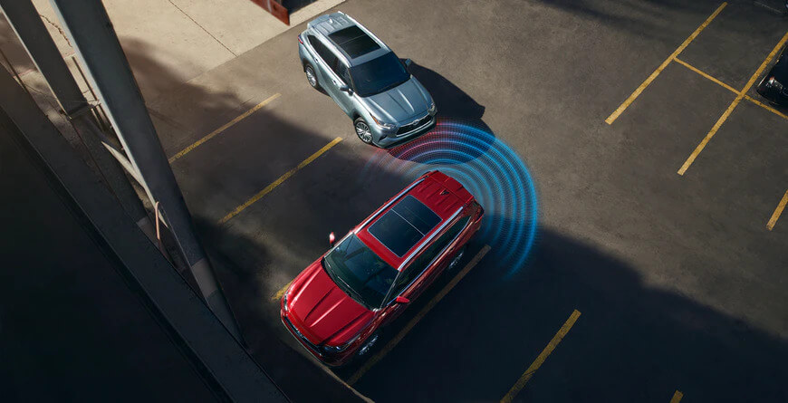 2021 Toyota Highlander rear cross traffic alert graphic