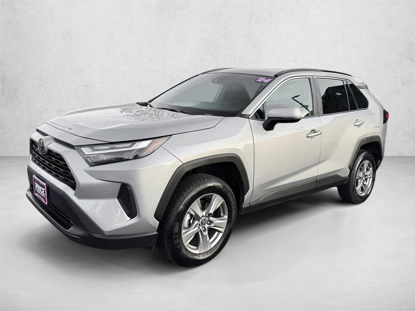 2024 Toyota RAV4 XLE's photo