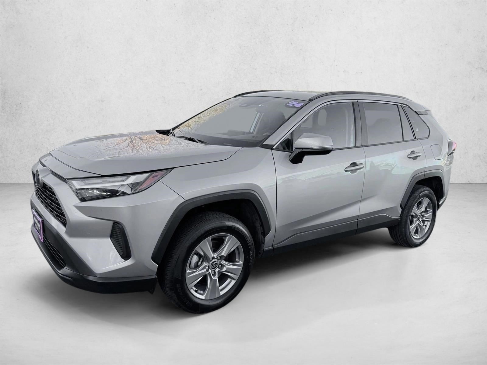 2024 Toyota RAV4 XLE's photo