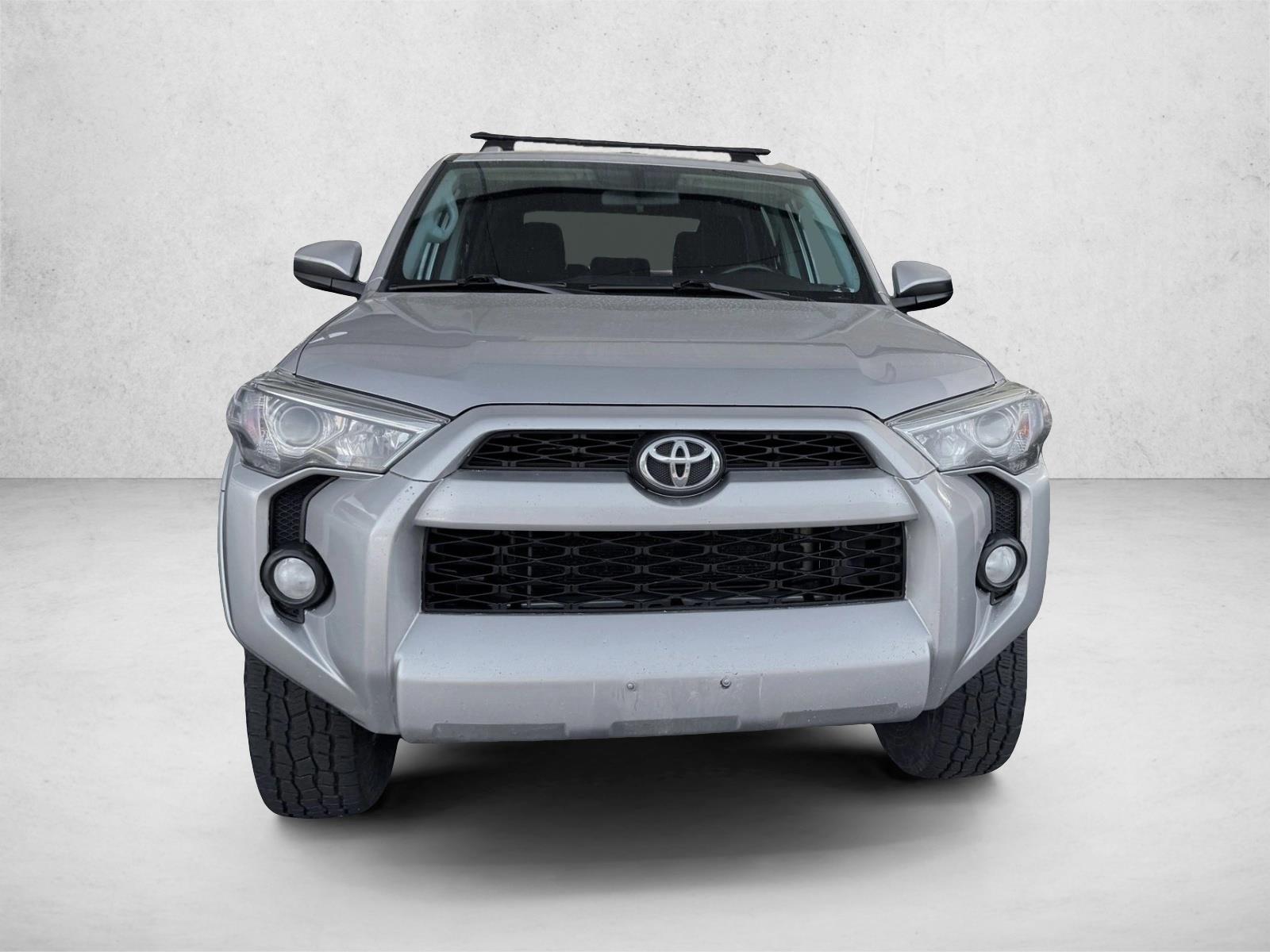 2016 Toyota 4Runner SR5 photo 2