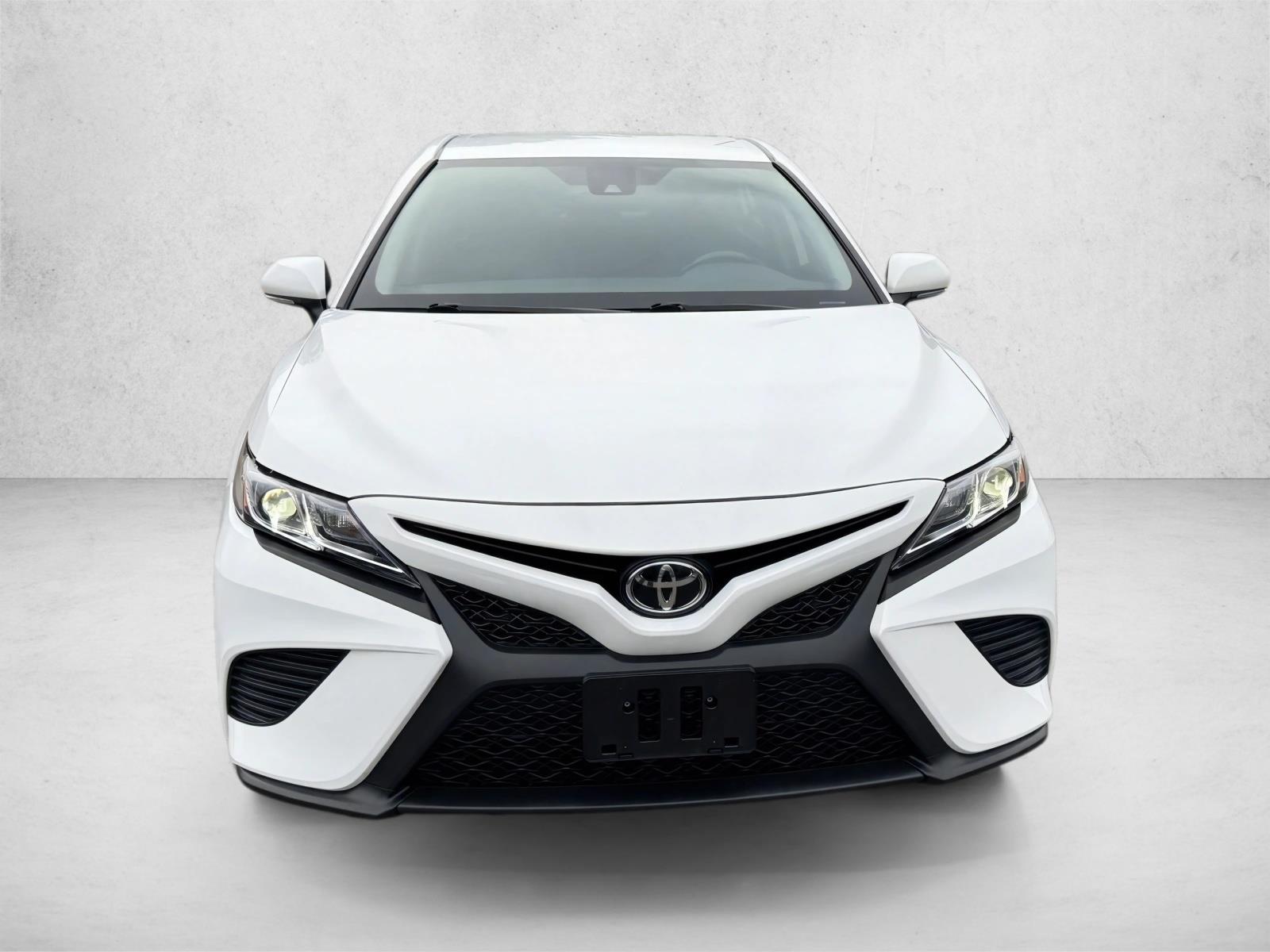 2020 Toyota Camry SE photo 2