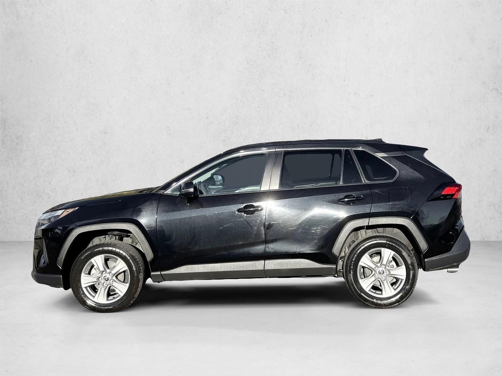 2024 Toyota RAV4 XLE photo 4