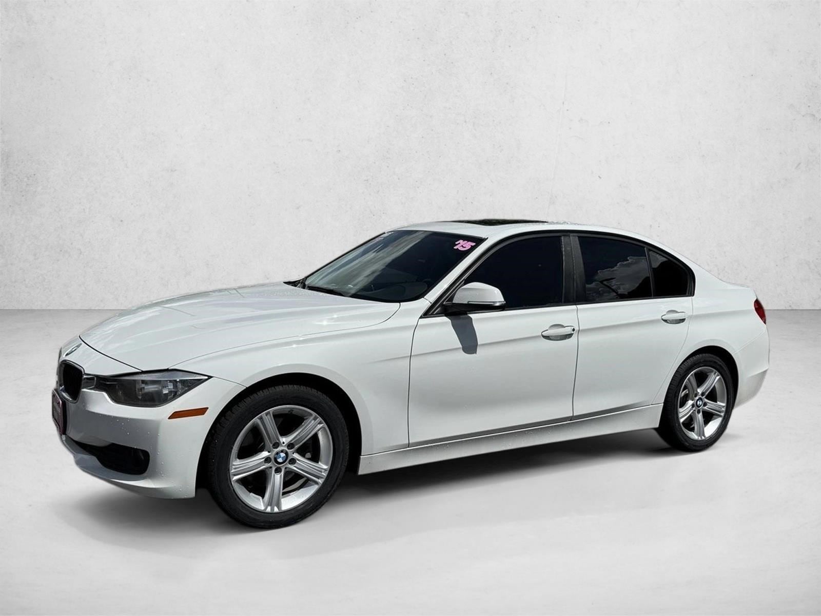 2015 BMW 3 Series 320i xDrive Sedan's photo