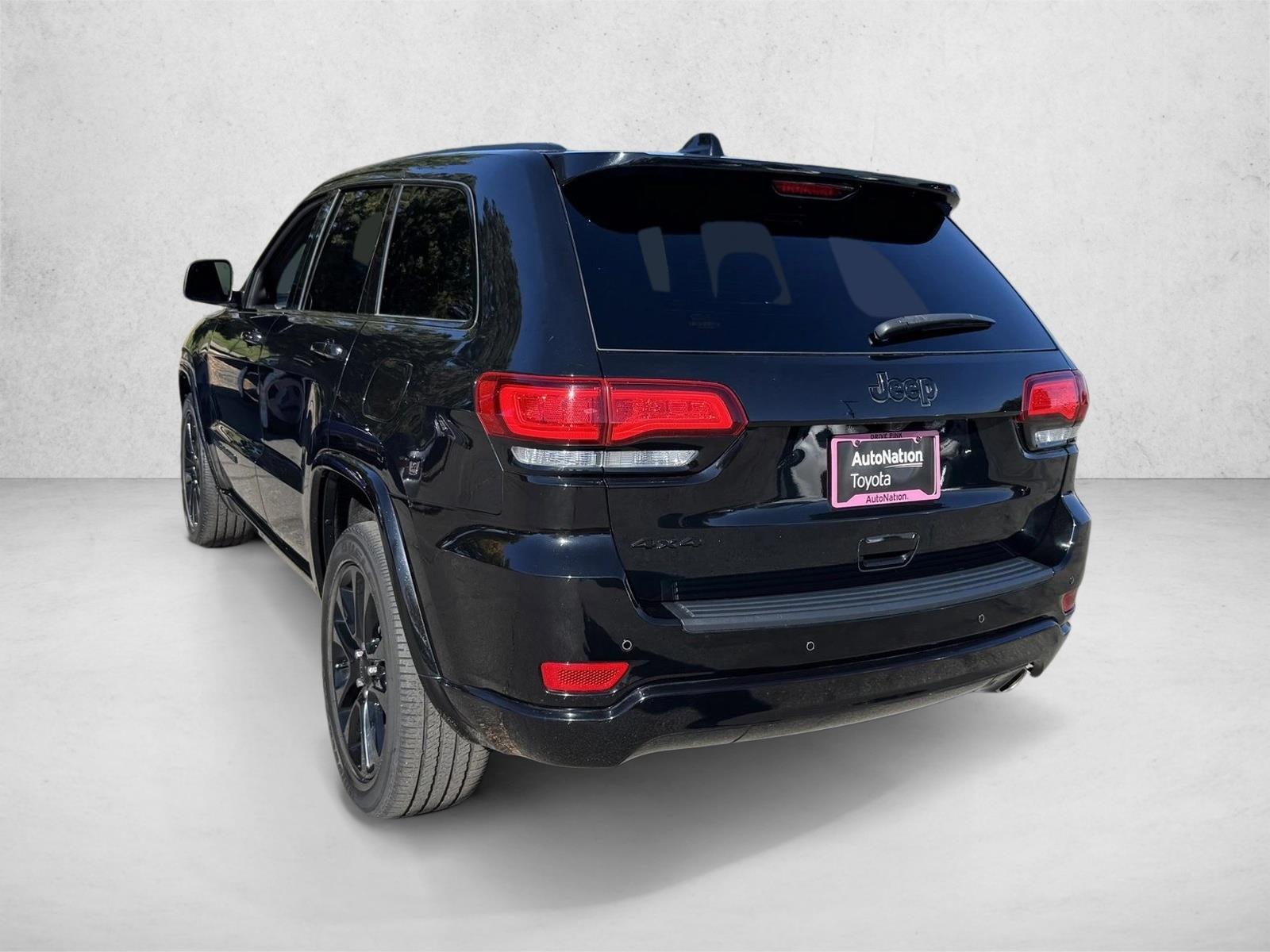 2021 Jeep Grand Cherokee Laredo photo 2