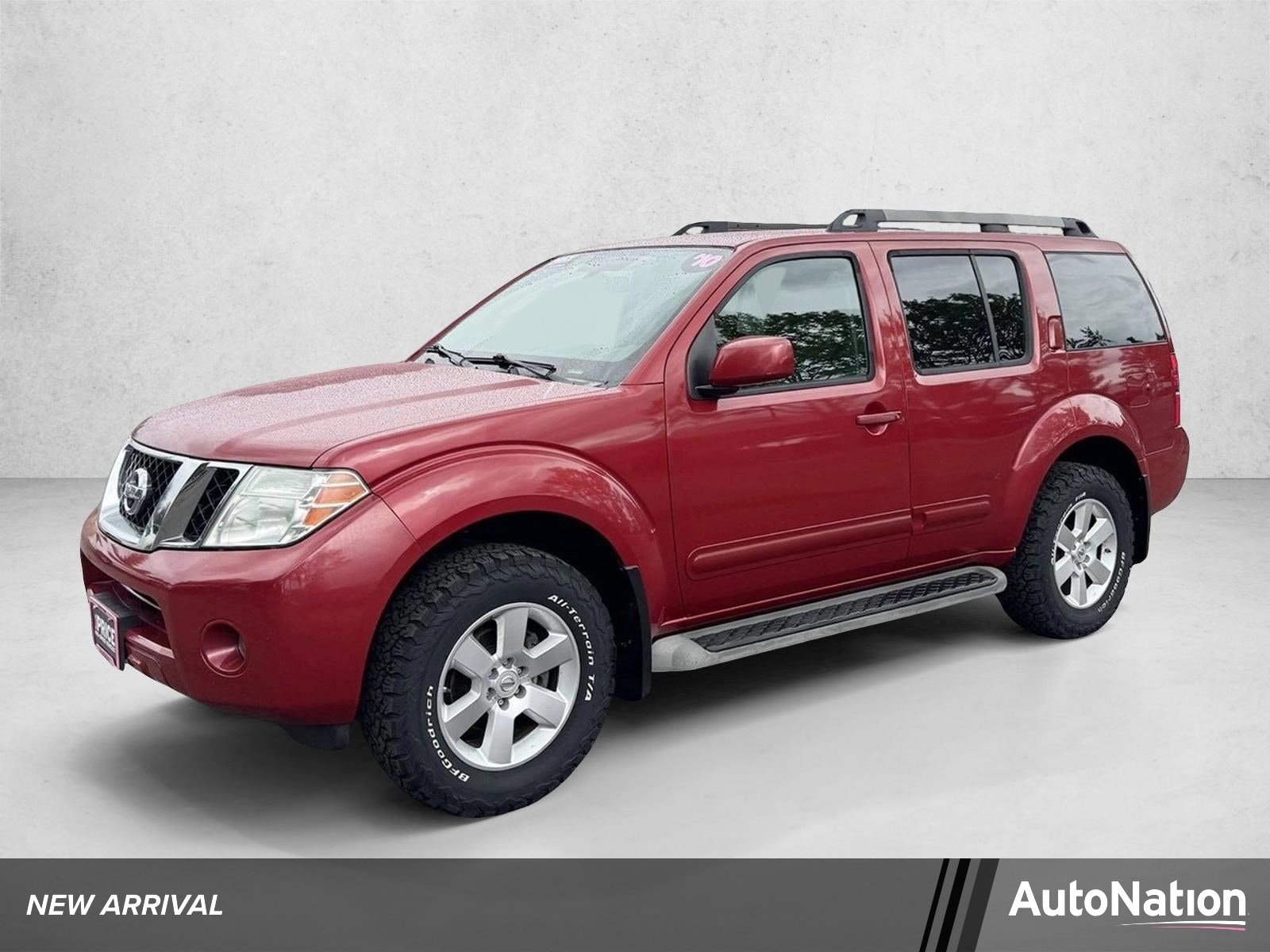 2010 Nissan Pathfinder SE 4x4's photo