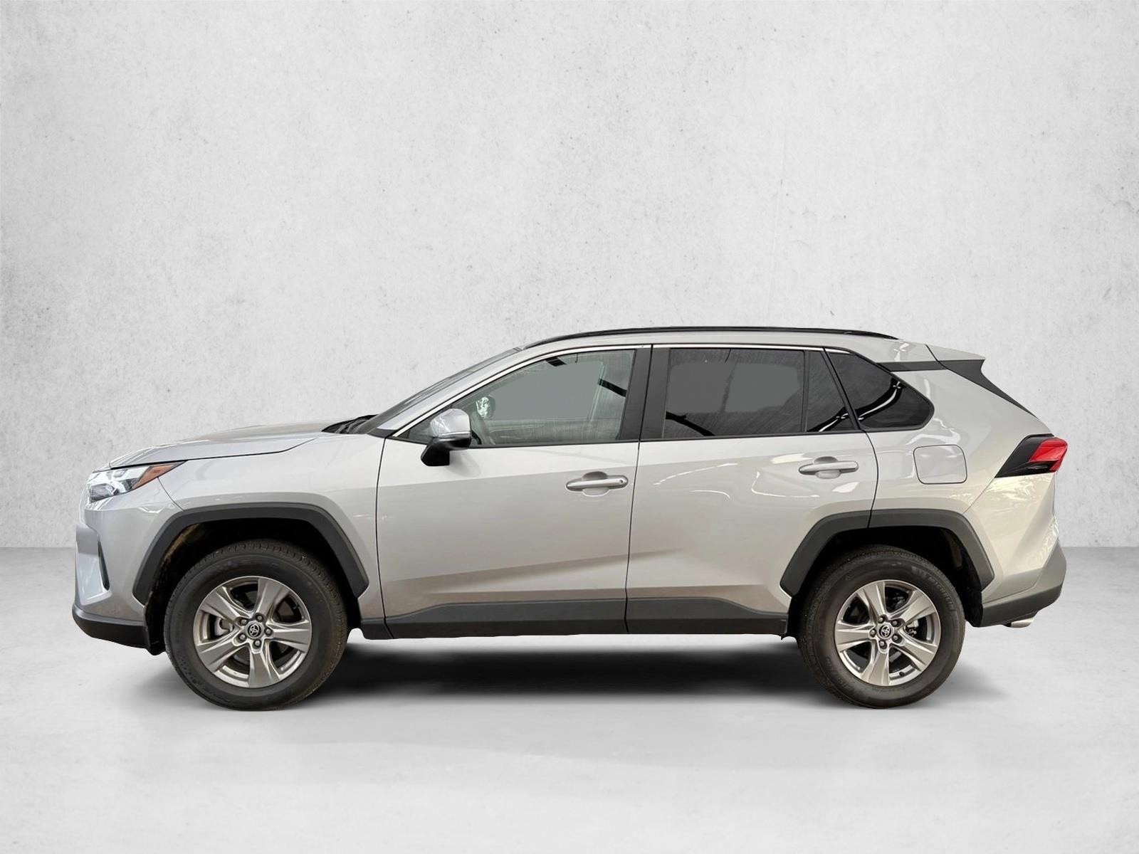 2024 Toyota RAV4 XLE photo 3