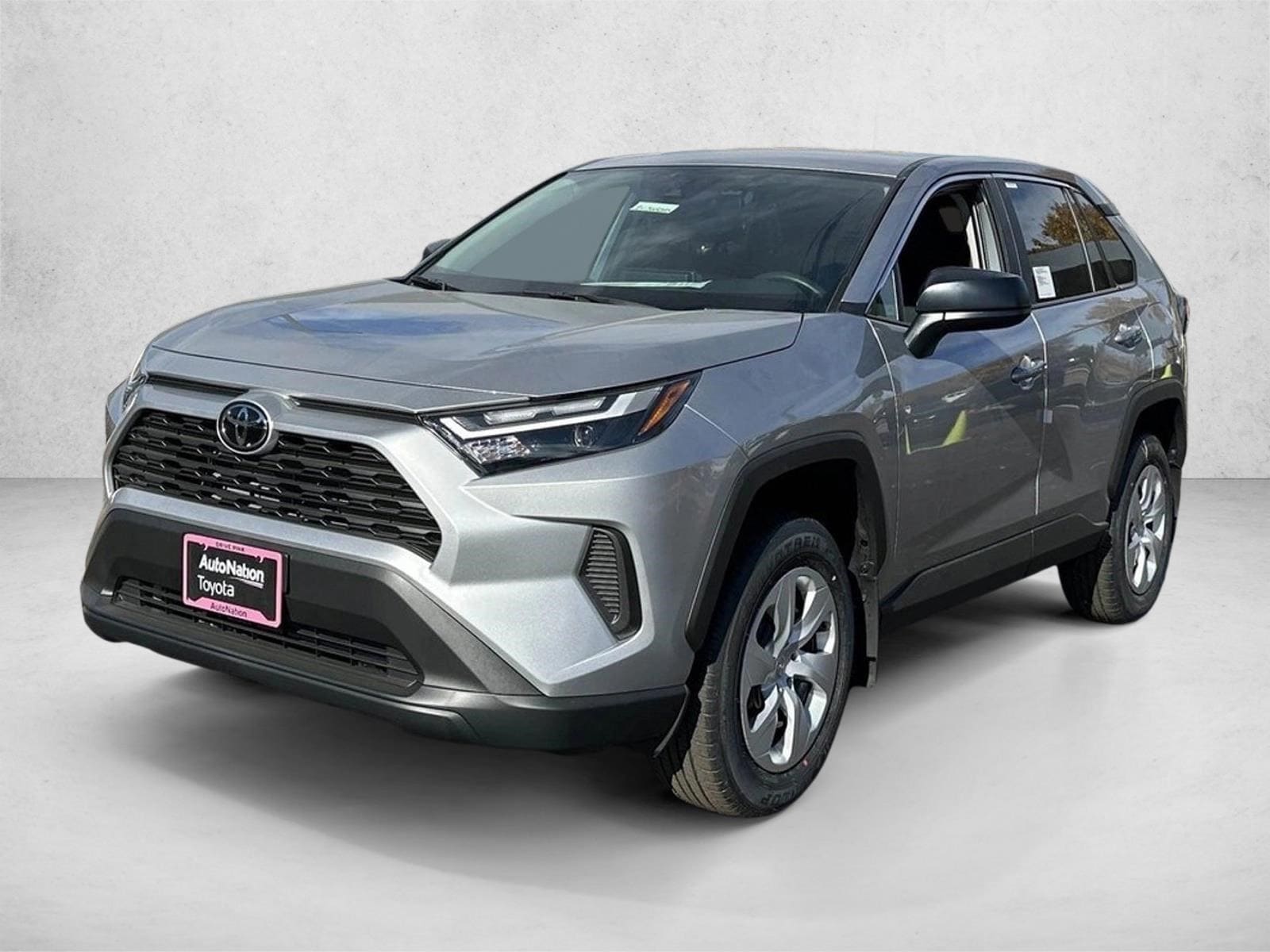2025 Toyota RAV4 LE's photo