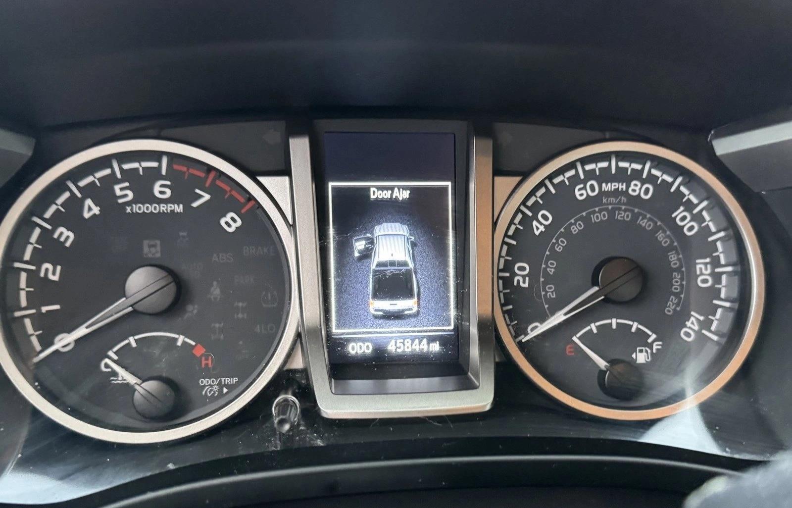 2023 Toyota Tacoma SR5 V6 photo 3