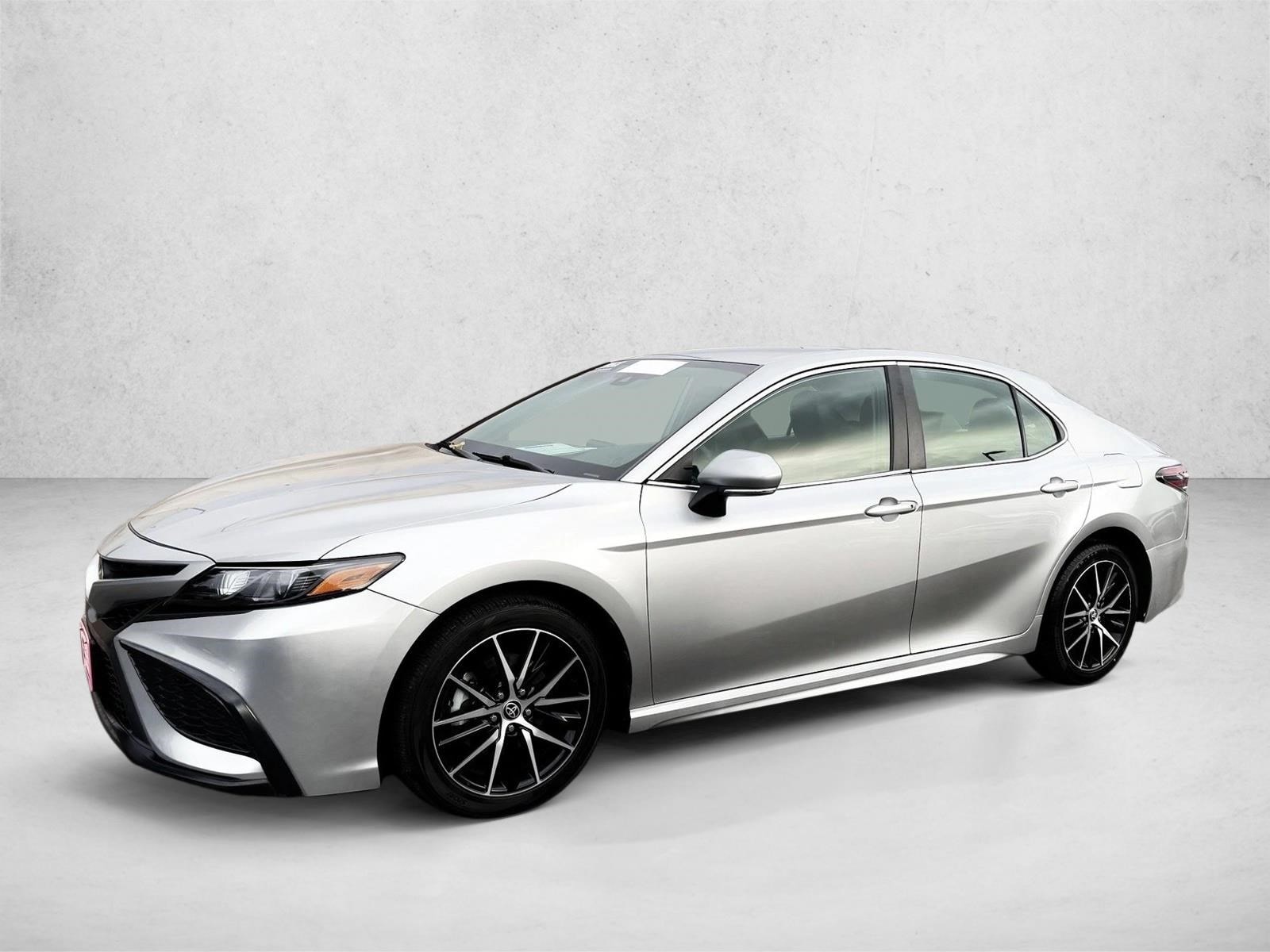 2024 Toyota Camry SE's photo