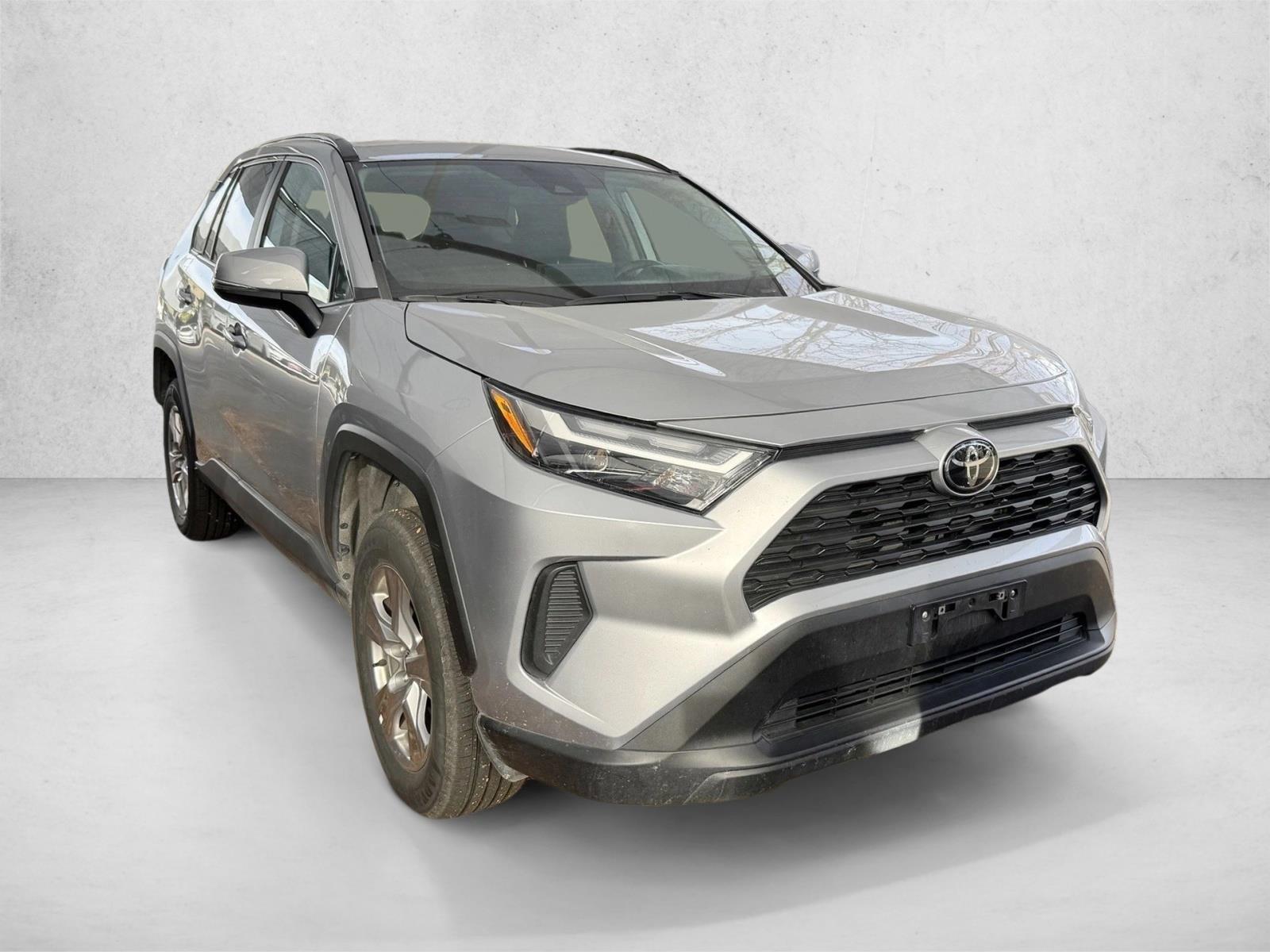 2024 Toyota RAV4 XLE photo 2