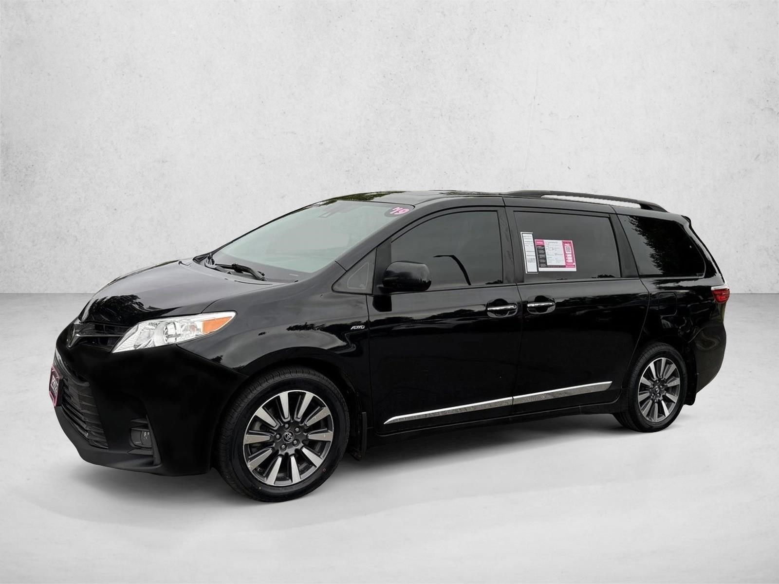 2019 Toyota Sienna XLE Premium V6 AWD 7-Passenger's photo