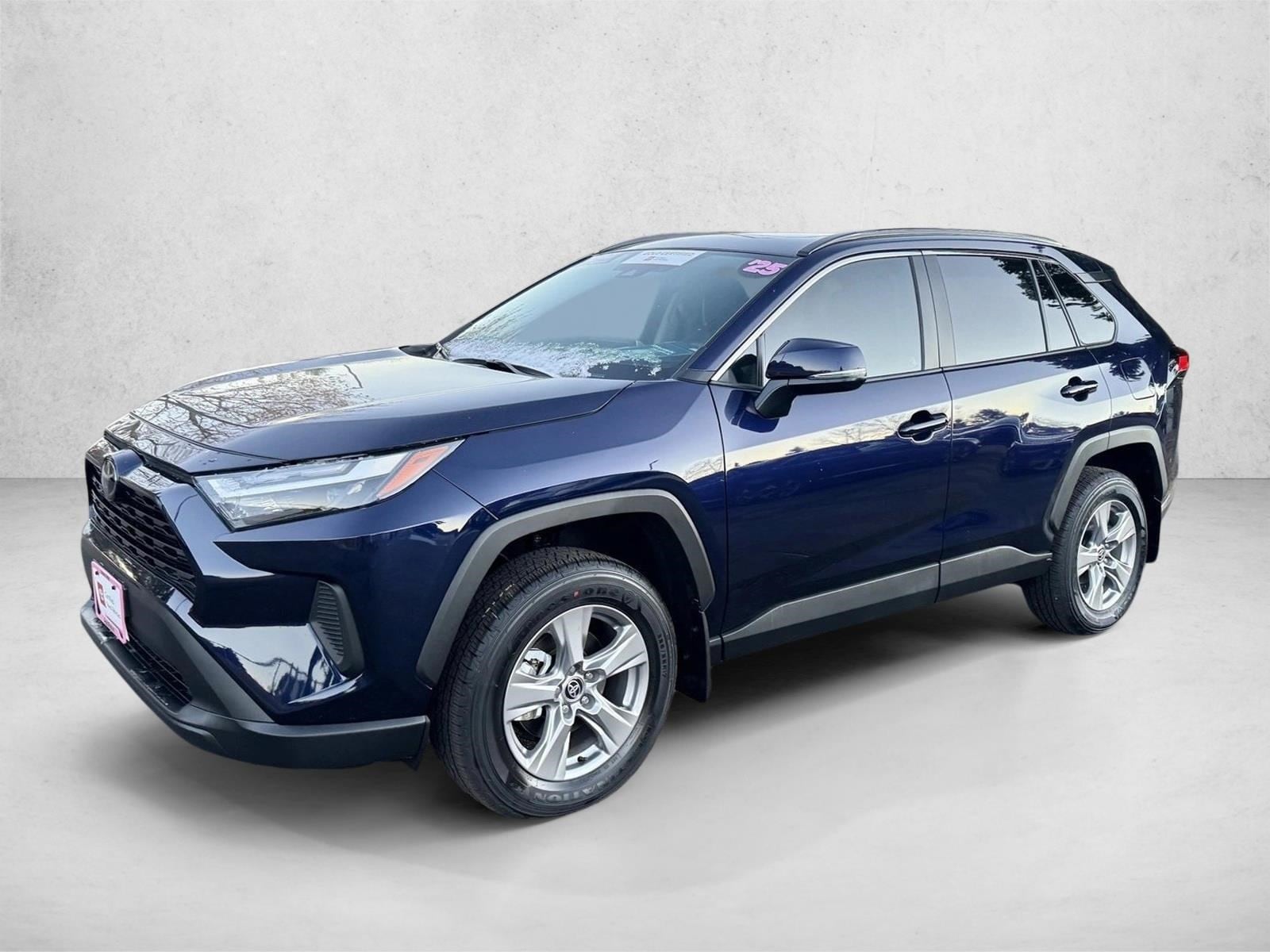 2025 Toyota RAV4 XLE's photo