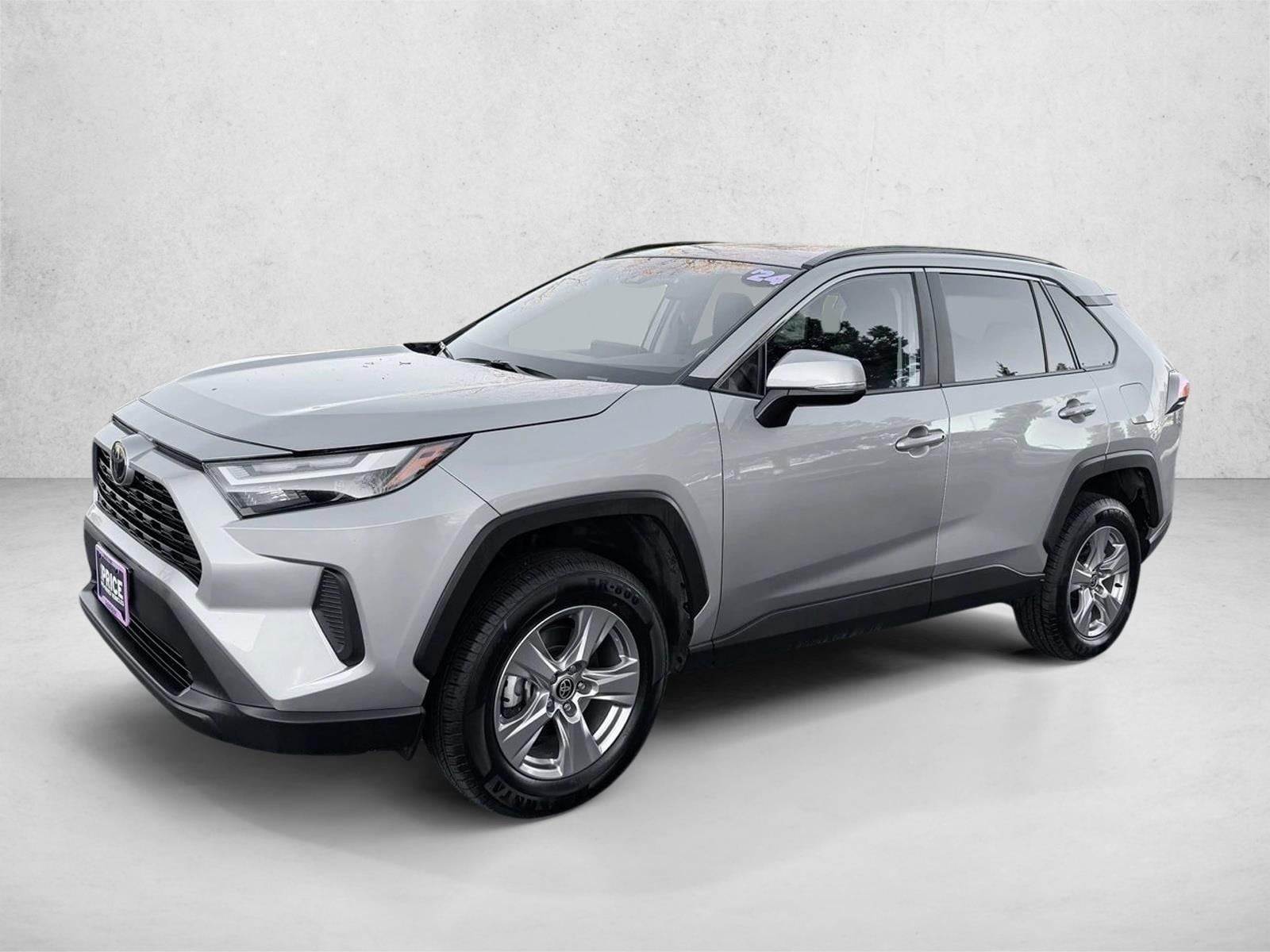 2024 Toyota RAV4 XLE's photo