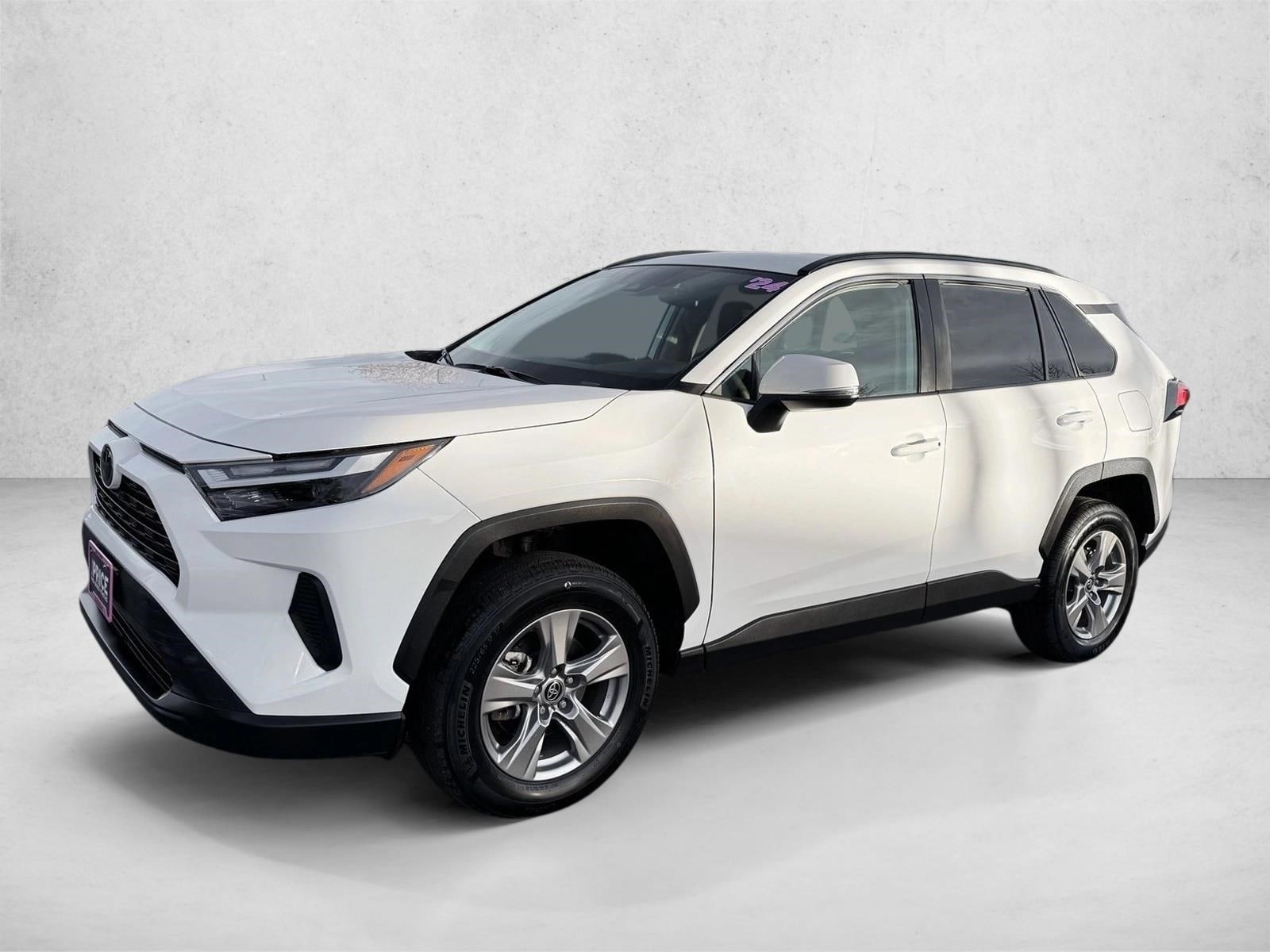 2024 Toyota RAV4 XLE's photo
