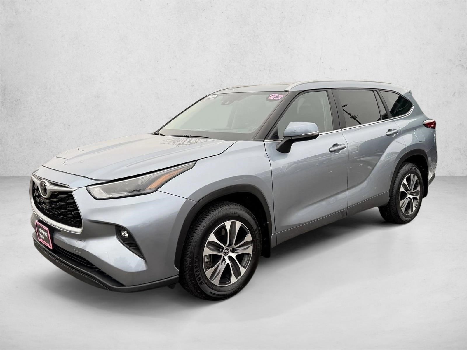 2023 Toyota Highlander XLE's photo