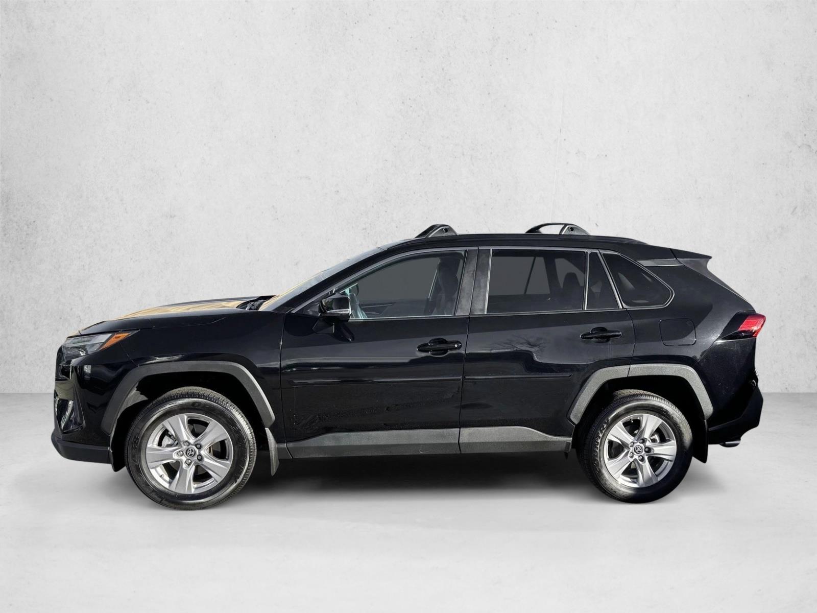 2025 Toyota RAV4 XLE photo 4