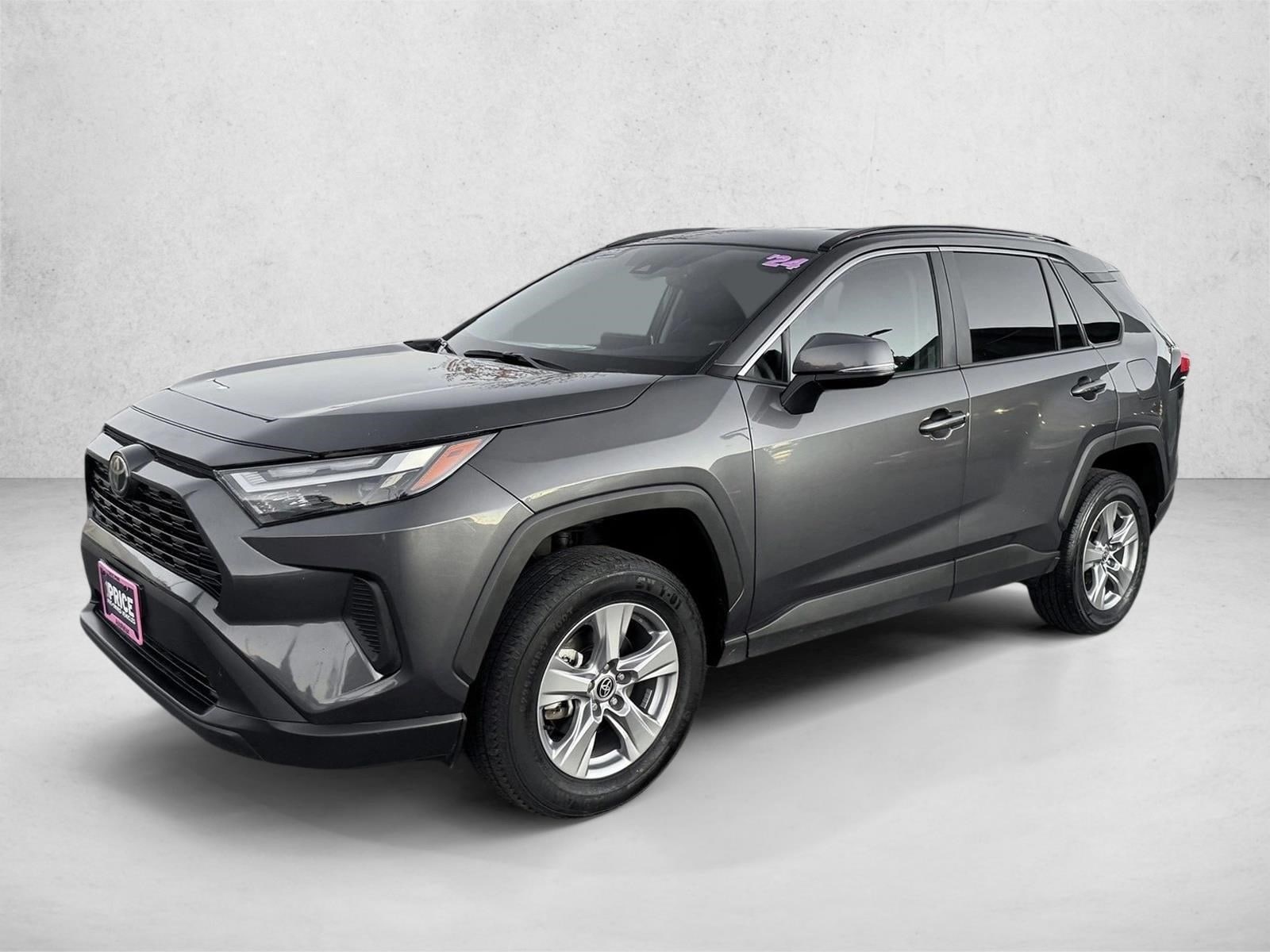 2024 Toyota RAV4 XLE's photo