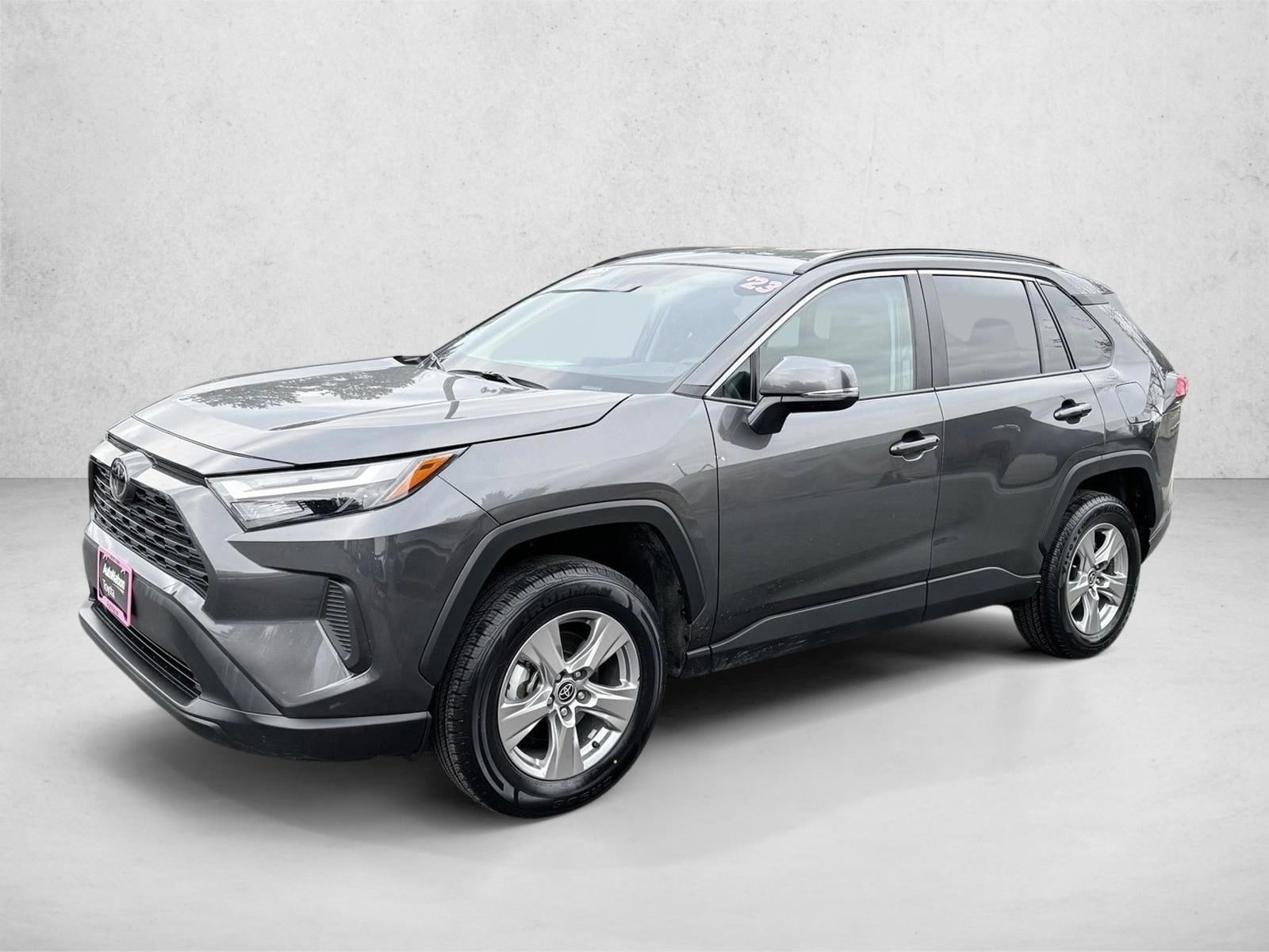 2023 Toyota RAV4 XLE's photo