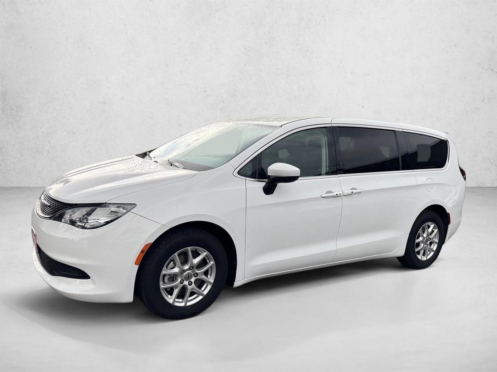 2022 Chrysler Voyager LX's photo