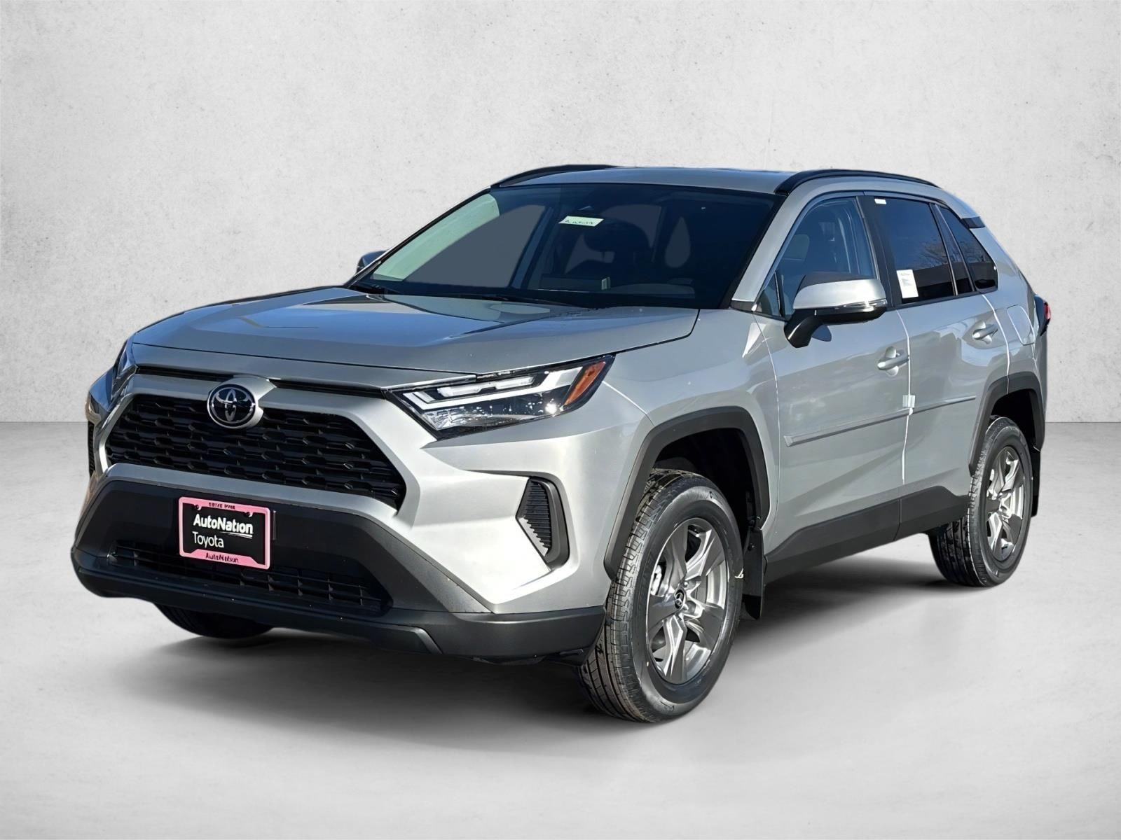 2025 Toyota RAV4 XLE's photo