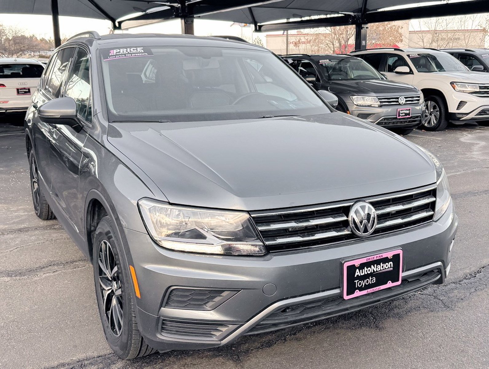 2022 Volkswagen Tiguan SEL Premium R-Line photo 2