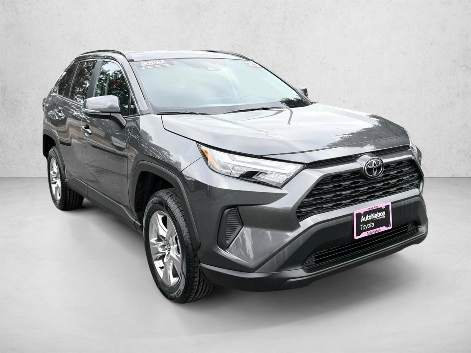 2023 Toyota RAV4 XLE photo 3