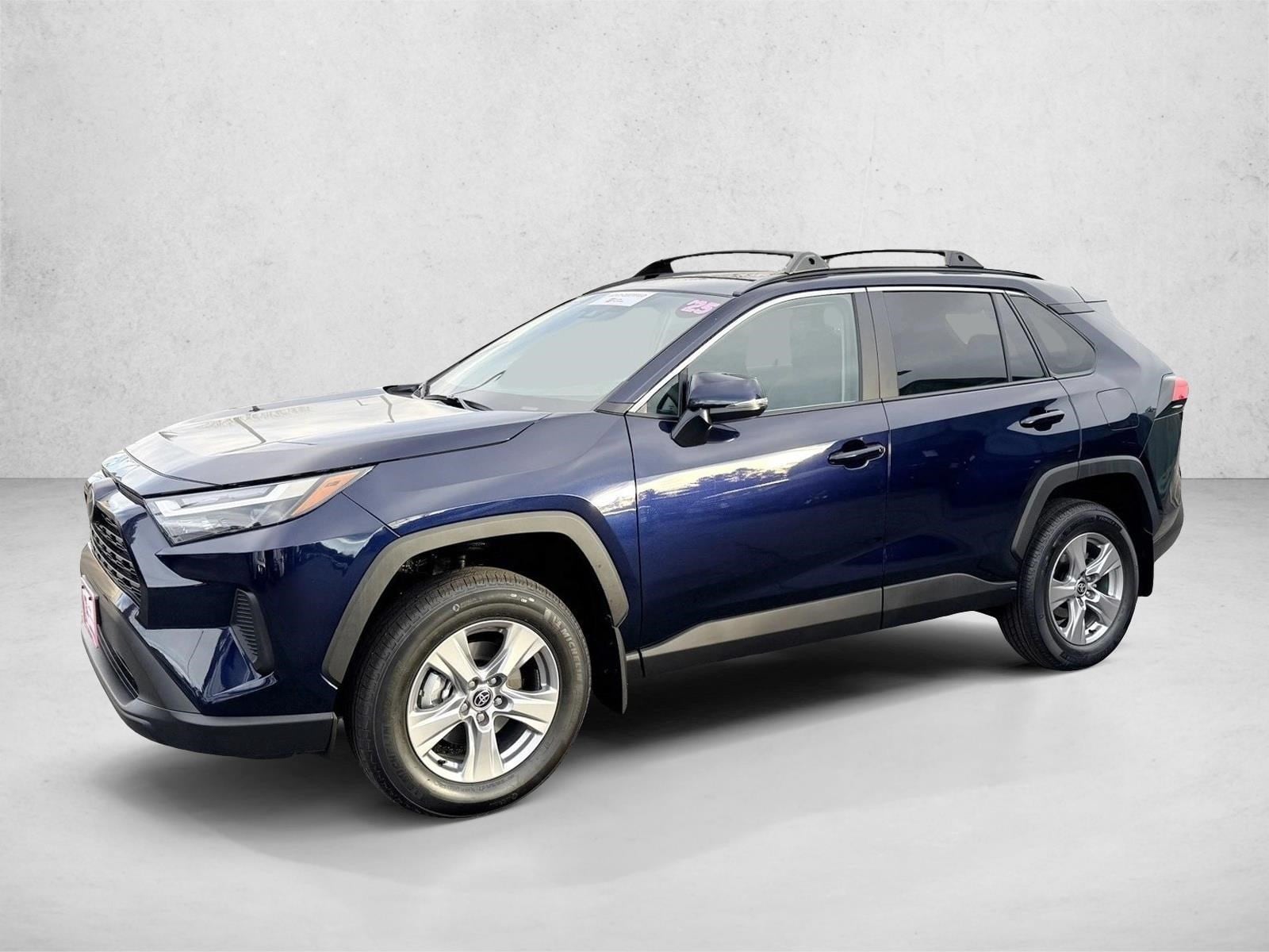 2025 Toyota RAV4 XLE's photo