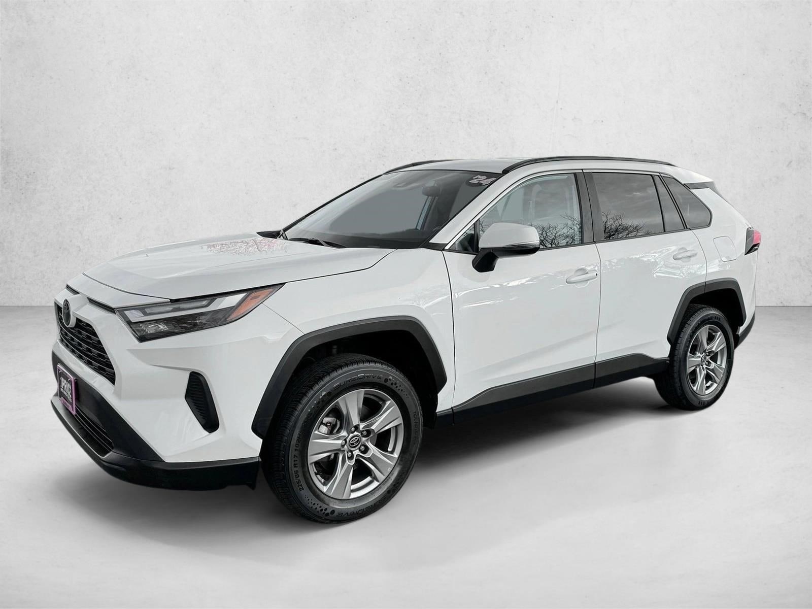 2024 Toyota RAV4 XLE's photo