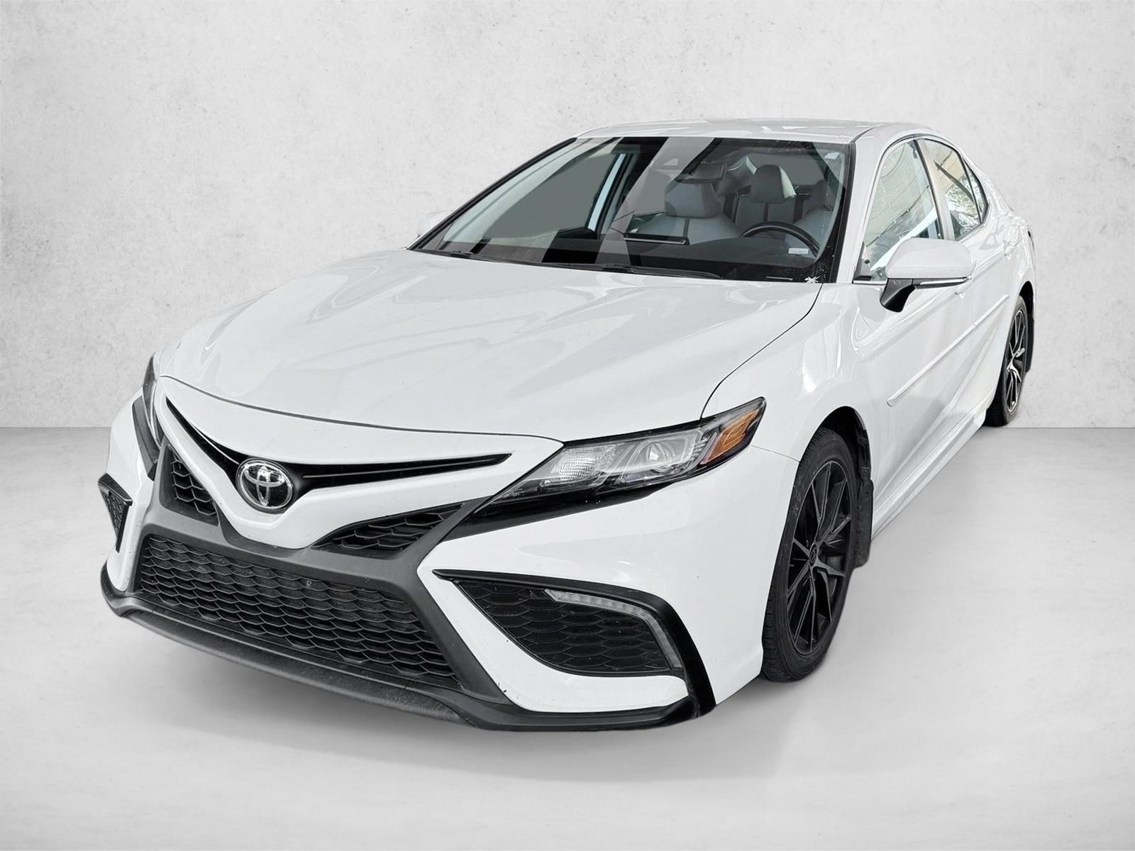 2024 Toyota Camry SE's photo