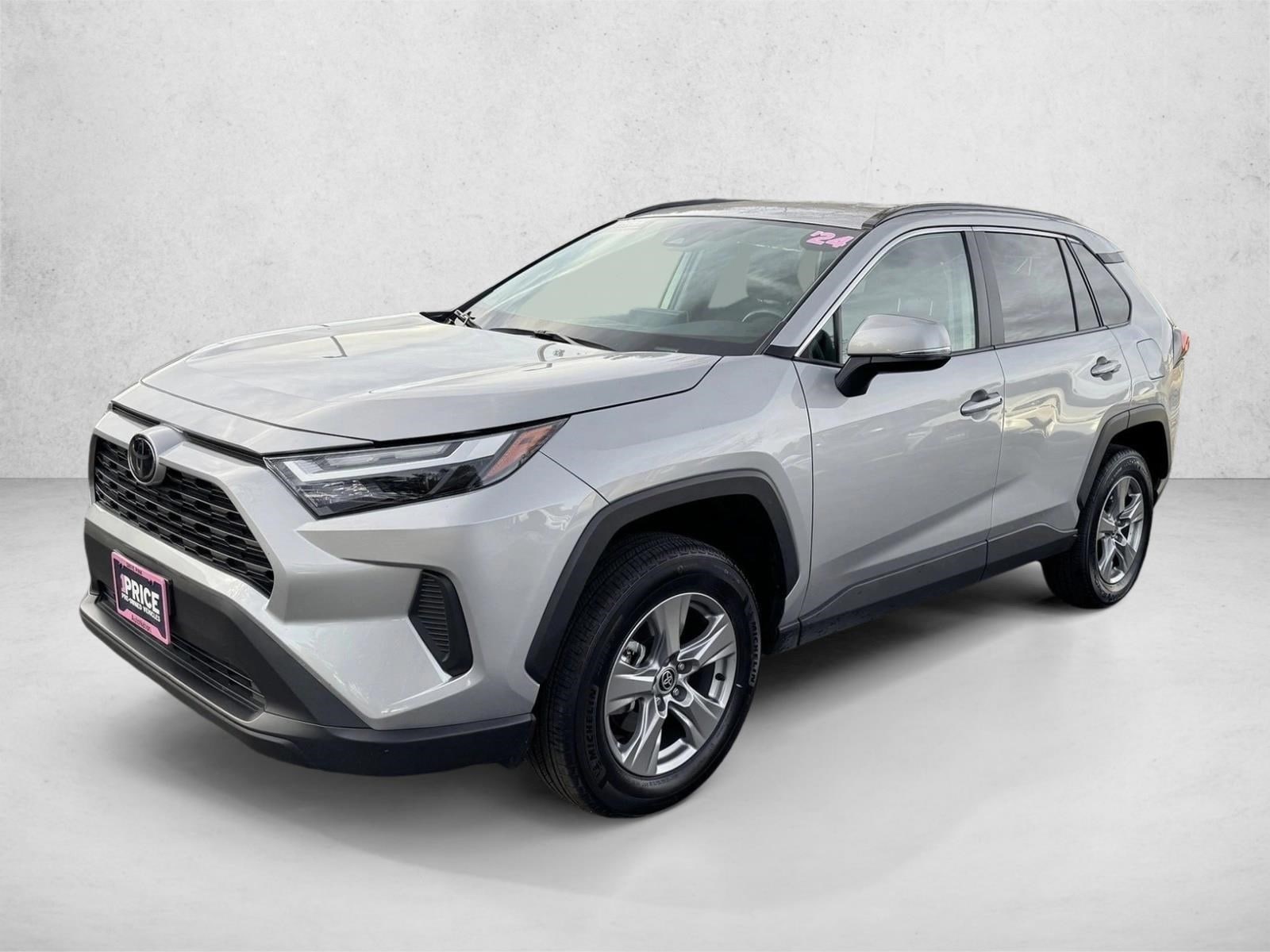 2024 Toyota RAV4 XLE's photo