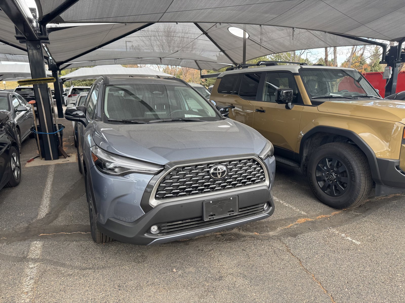 2025 Toyota Corolla Cross XLE photo 3