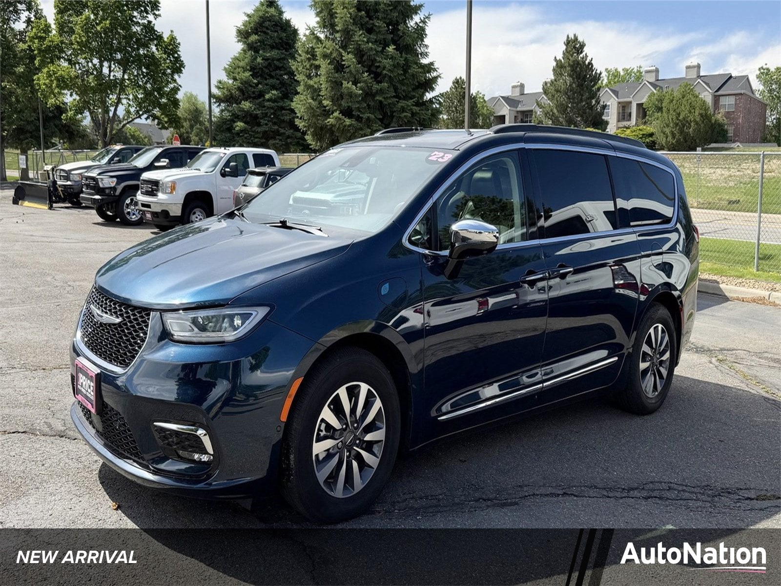 2023 Chrysler Pacifica Hybrid Limited Hybrid's photo
