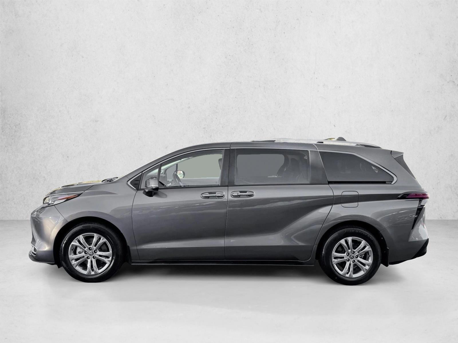 2022 Toyota Sienna Platinum photo 4