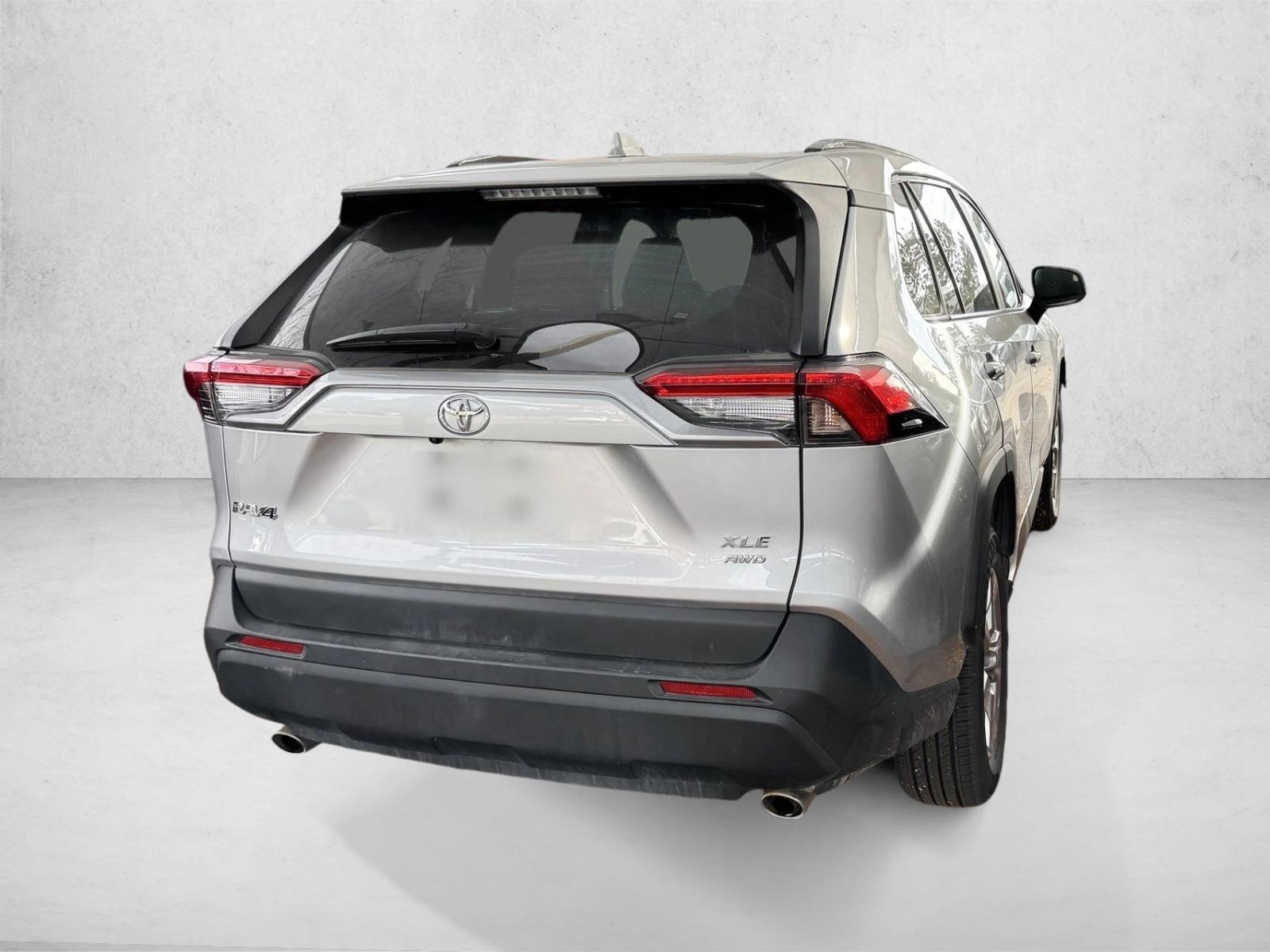 2024 Toyota RAV4 XLE photo 3